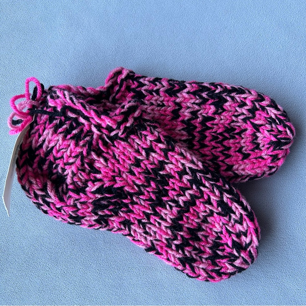 Hand Knit Slippers 🇨🇦 ~ Women’s Size 5/6 ~ Small Business ~ Brand New!